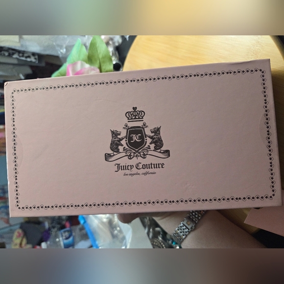 Juicy Couture Exclusive Heritage Large Velour Zip Wallet in Raspberry - Picture 4 of 7